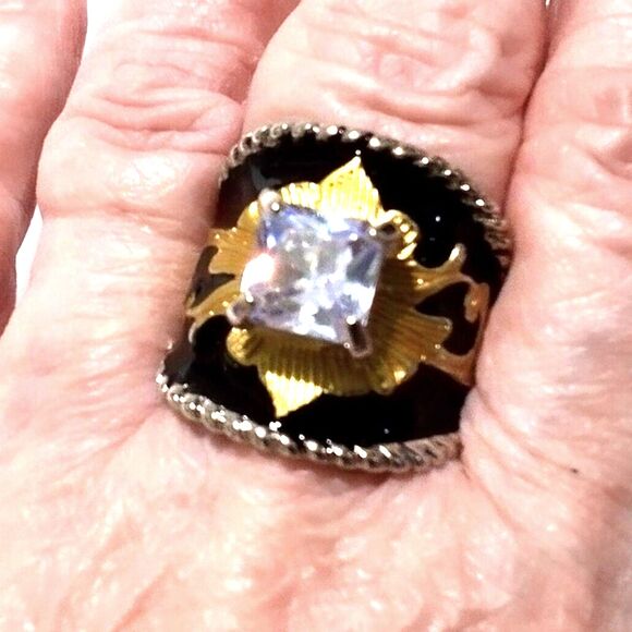 Black Enamel Square Cut Crystal Solitaire Fashion Statement Ring Size 7 3/4 - Picture 6 of 6